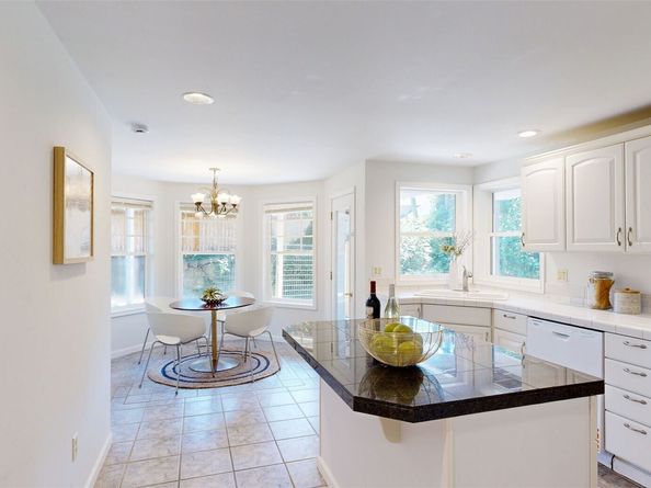 748 Vashon Place NE, Renton WA 98059