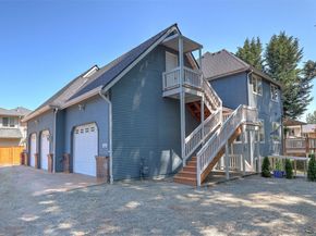 748 Vashon Place NE, Renton WA 98059