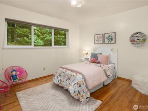 7929 SE 37th Street, Mercer Island WA 98040