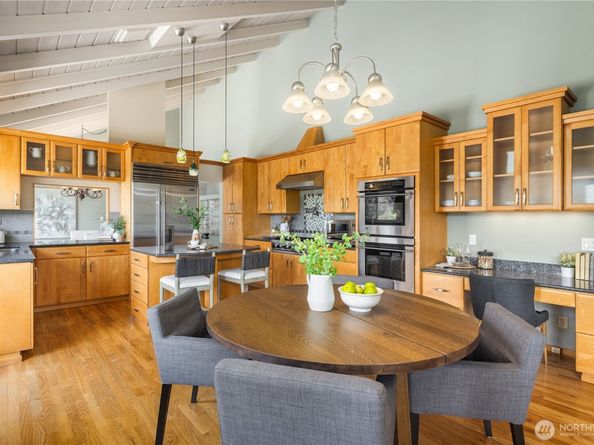 7929 SE 37th Street, Mercer Island WA 98040