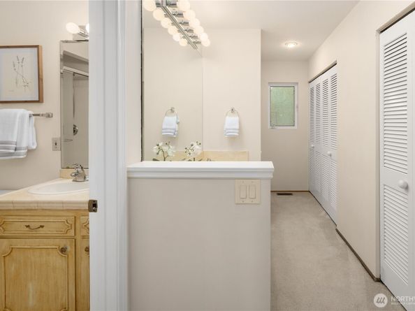 7929 SE 37th Street, Mercer Island WA 98040