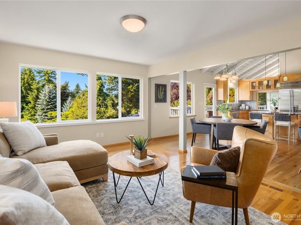 7929 SE 37th Street, Mercer Island WA 98040