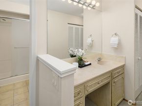 7929 SE 37th Street, Mercer Island WA 98040