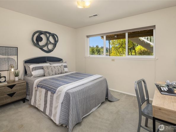 7929 SE 37th Street, Mercer Island WA 98040
