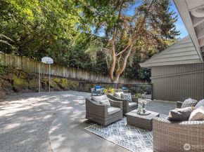 7929 SE 37th Street, Mercer Island WA 98040