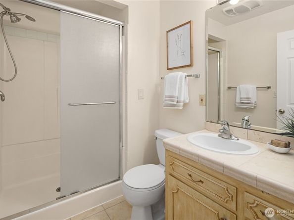 7929 SE 37th Street, Mercer Island WA 98040