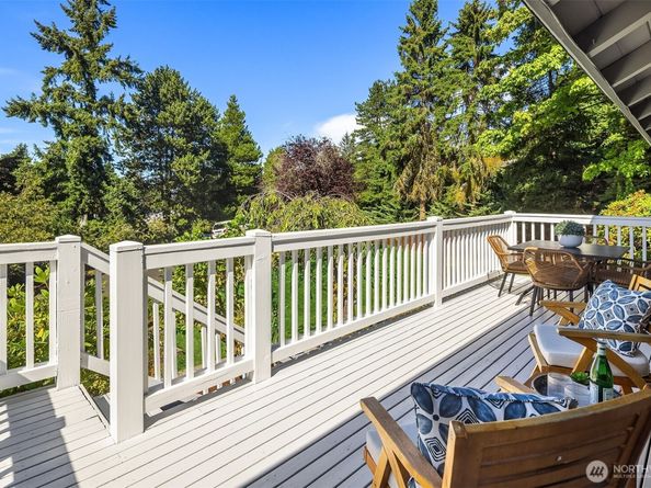 7929 SE 37th Street, Mercer Island WA 98040