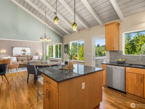 7929 SE 37th Street, Mercer Island WA 98040