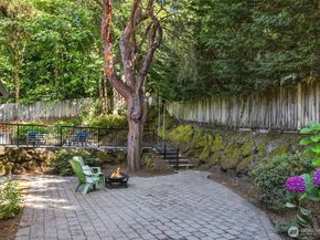 7929 SE 37th Street, Mercer Island WA 98040