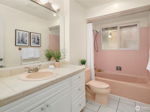 7929 SE 37th Street, Mercer Island WA 98040