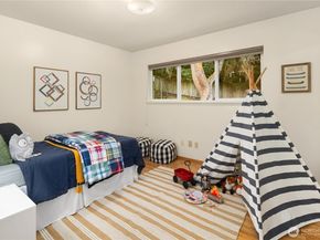 7929 SE 37th Street, Mercer Island WA 98040