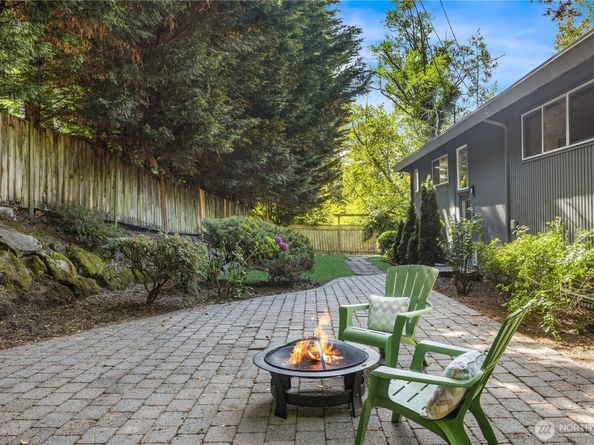 7929 SE 37th Street, Mercer Island WA 98040