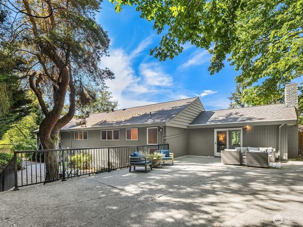 7929 SE 37th Street, Mercer Island WA 98040