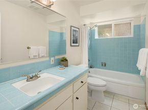 7929 SE 37th Street, Mercer Island WA 98040