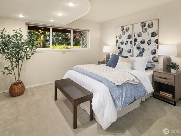 7929 SE 37th Street, Mercer Island WA 98040