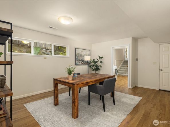7929 SE 37th Street, Mercer Island WA 98040
