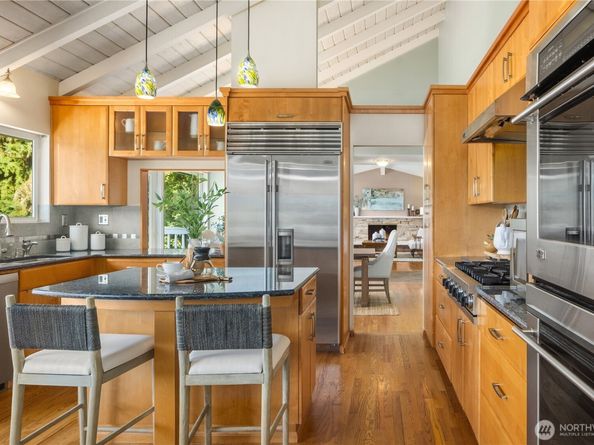 7929 SE 37th Street, Mercer Island WA 98040