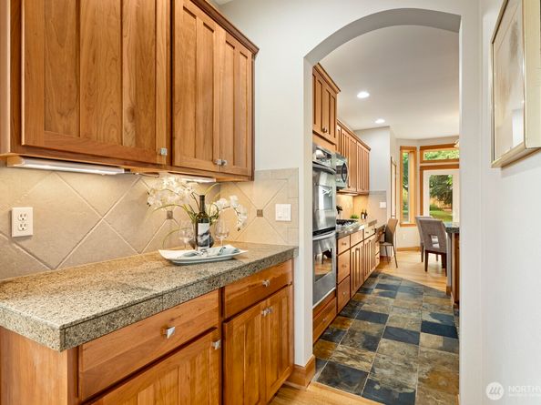20027 10th Avenue W, Lynnwood WA 98036