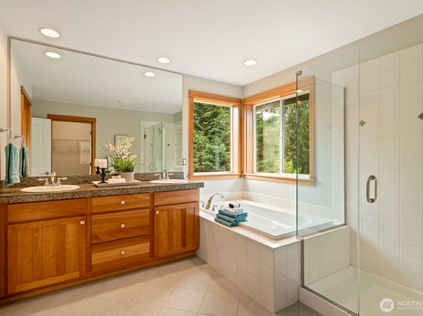 20027 10th Avenue W, Lynnwood WA 98036