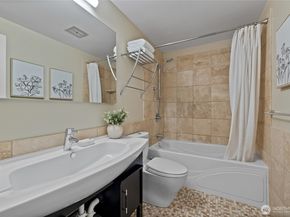 1600 43rd Avenue E 201, Seattle WA 98112