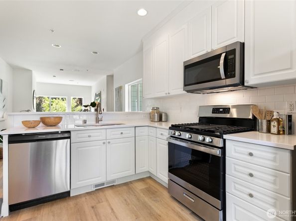 6816 NE 153rd Place D, Kenmore WA 98028