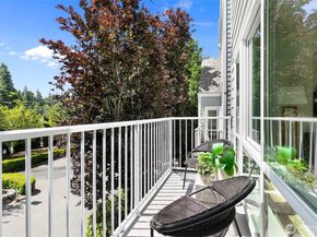 6816 NE 153rd Place D, Kenmore WA 98028