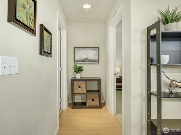 17 W Mercer Street 212, Seattle WA 98119
