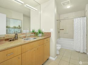 17 W Mercer Street 212, Seattle WA 98119