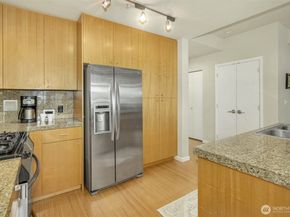 17 W Mercer Street 212, Seattle WA 98119