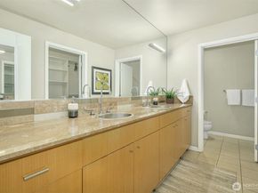 17 W Mercer Street 212, Seattle WA 98119