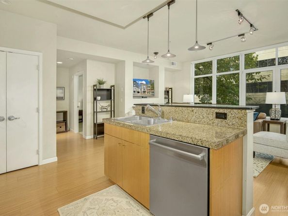 17 W Mercer Street 212, Seattle WA 98119