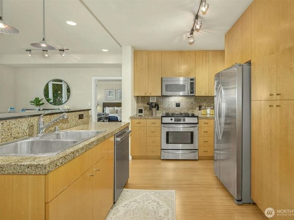 17 W Mercer Street 212, Seattle WA 98119