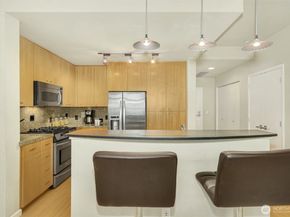 17 W Mercer Street 212, Seattle WA 98119