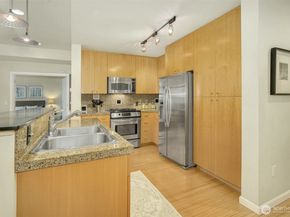 17 W Mercer Street 212, Seattle WA 98119