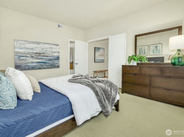 17 W Mercer Street 212, Seattle WA 98119