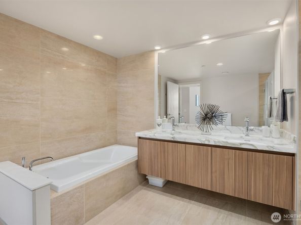 583 Battery Street 3802, Seattle WA 98121