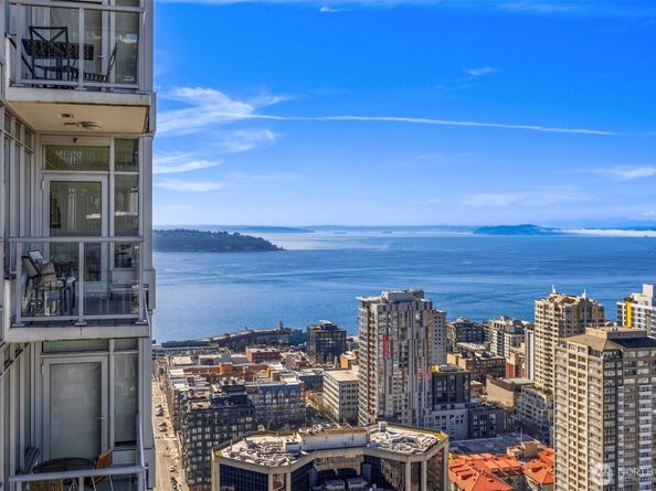 583 Battery Street 3802, Seattle WA 98121