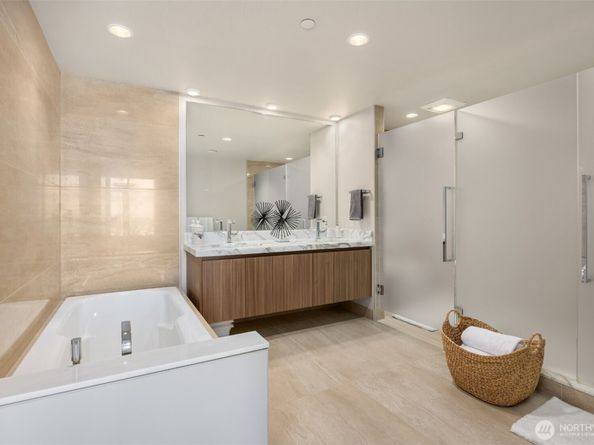 583 Battery Street 3802, Seattle WA 98121