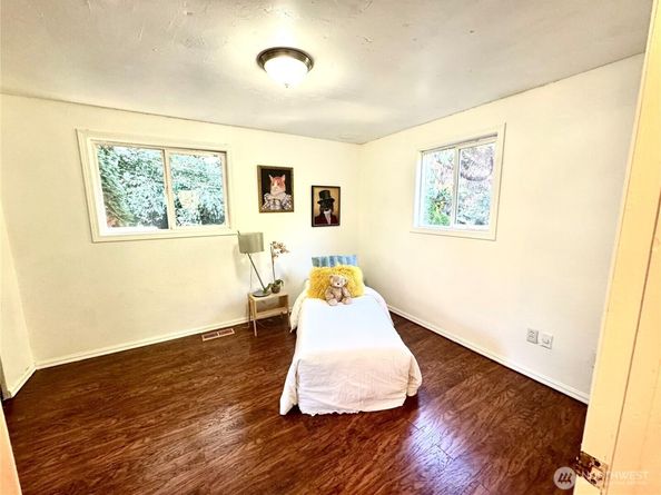 4016 Burton Place W, Seattle WA 98199