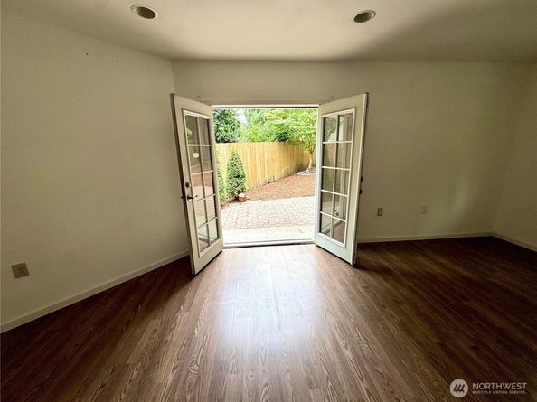 4016 Burton Place W, Seattle WA 98199