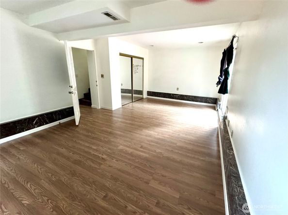 4016 Burton Place W, Seattle WA 98199