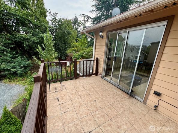 4016 Burton Place W, Seattle WA 98199