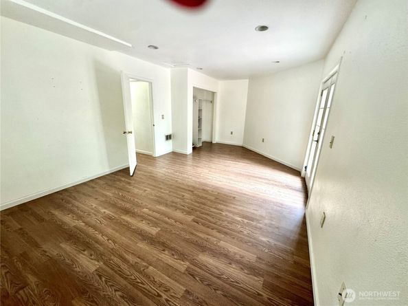 4016 Burton Place W, Seattle WA 98199