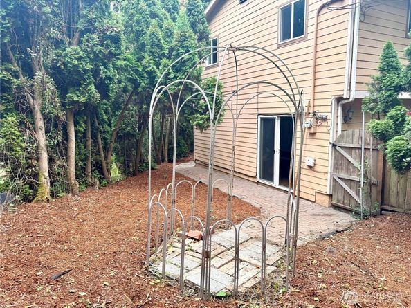 4016 Burton Place W, Seattle WA 98199
