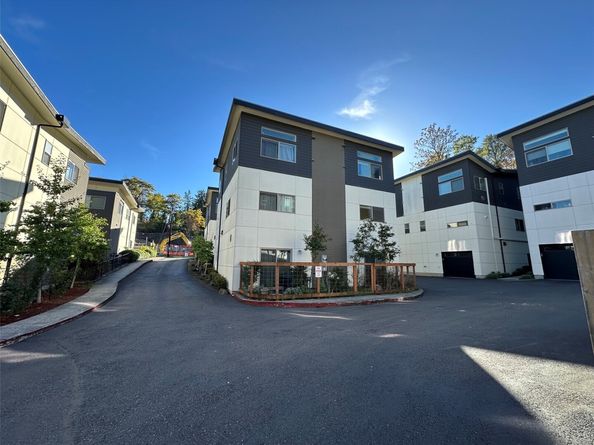 4206 S Greenbelt Station Drive, Seattle WA 98118