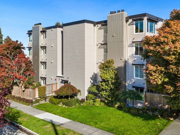 4118 SW College Street 404, Seattle WA 98116
