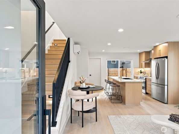12038 Hiram Place NE, Seattle WA 98125