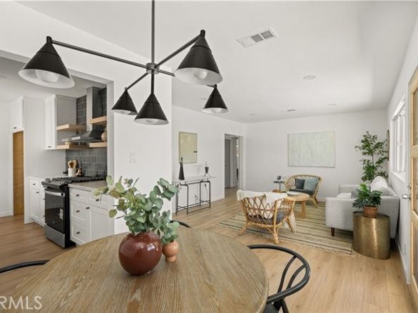 8051 Etiwanda Avenue, Reseda (los Angeles) CA 91335