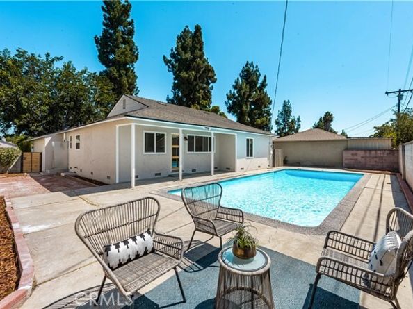 8051 Etiwanda Avenue, Reseda (los Angeles) CA 91335