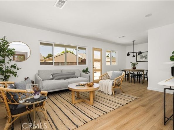 8051 Etiwanda Avenue, Reseda (los Angeles) CA 91335